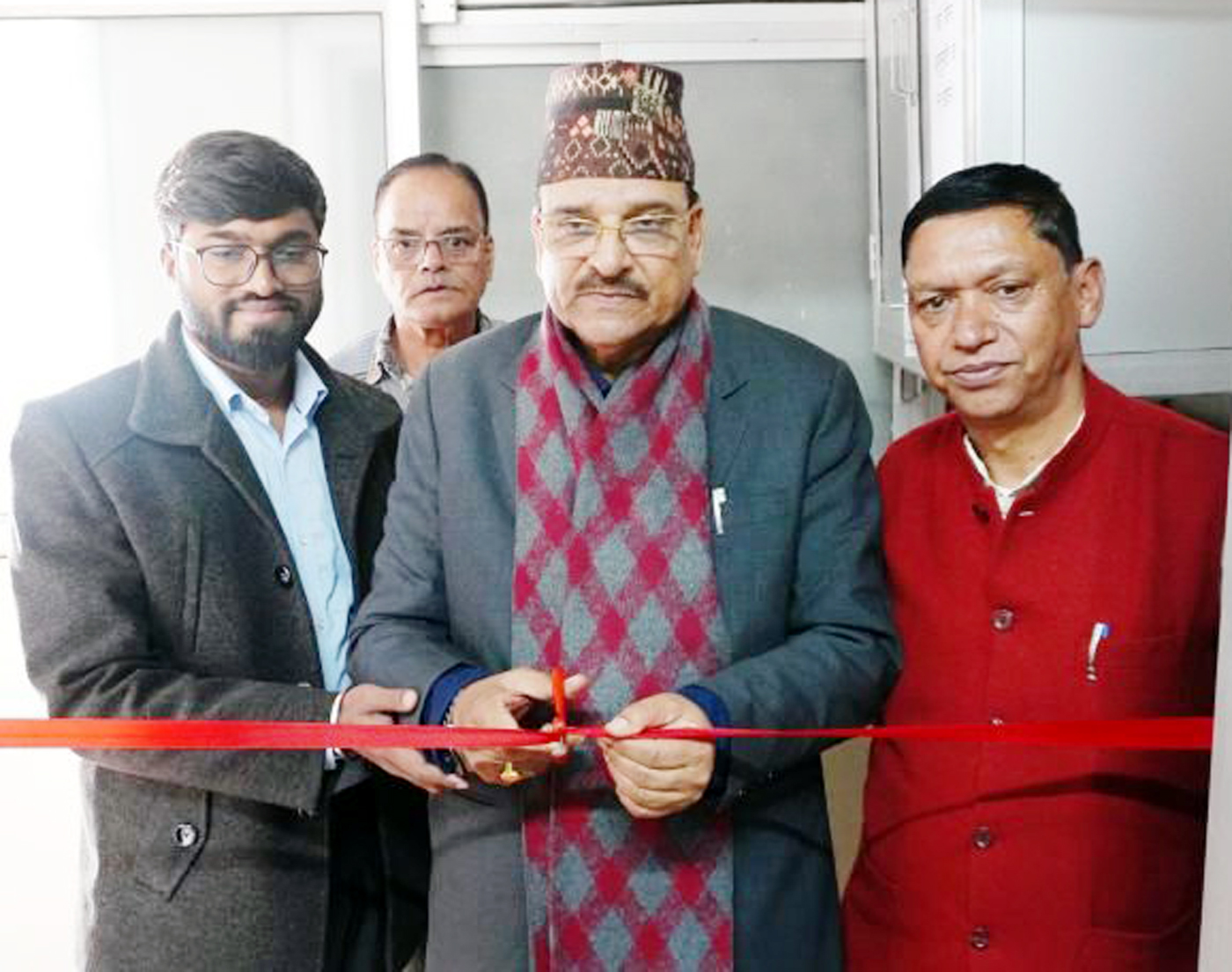 नैनीताल छावनी परिषद में स्थापित 180 सीसीटीवी कैमरों के कंट्रोल रूम का शुभारंभ करते सांसद अजय भट्ट। नैनीताल छावनी परिषद में स्थापित 180 सीसीटीवी कैमरों के कंट्रोल रूम का शुभारंभ करते सांसद अजय भट्ट।