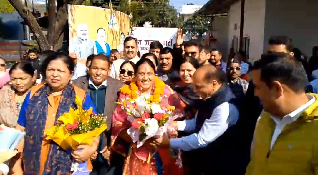 भाजपा मुख्यालय में केदारनाथ के नवनिर्वाचित विधायक आशा नौटियाल का कार्यकर्ता स्वागत करते। भाजपा मुख्यालय में केदारनाथ के नवनिर्वाचित विधायक आशा नौटियाल का कार्यकर्ता स्वागत करते।