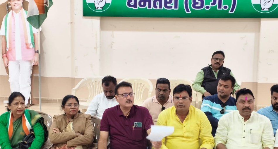 प्रेस वार्ता को संबोधित करते जिलाध्यक्ष शरद लोहाना और अन्य नेता। प्रेस वार्ता को संबोधित करते जिलाध्यक्ष शरद लोहाना और अन्य नेता।
