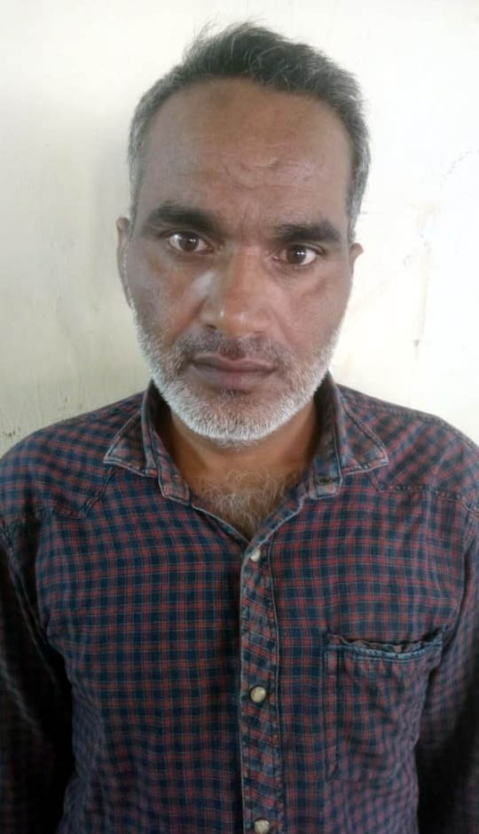 पुलिस द्वारा गिरफ्तार किया गया आरोपी पुलिस द्वारा गिरफ्तार किया गया आरोपी