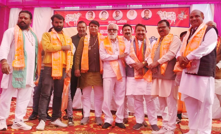 30 Snp- सोनीपत: श्री जयराम पंचायती गौशाला में गौ सेवक सम्मान समारोह में भाजपा प्रदेशाध्यक्ष मोहनलाल बड़ौली के भाई व भाजपा नेता माईराम कौशिक को सम्मानित करते हुए आयोजक। 30 Snp- सोनीपत: श्री जयराम पंचायती गौशाला में गौ सेवक सम्मान समारोह में भाजपा प्रदेशाध्यक्ष मोहनलाल बड़ौली के भाई व भाजपा नेता माईराम कौशिक को सम्मानित करते हुए आयोजक।
