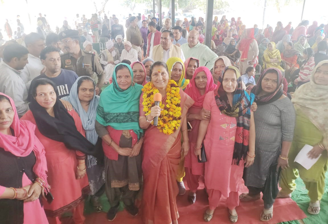 30 Snp-1 सोनीपत: विधायक कृष्णा गहलावत ग्रामीणों को संबोधित करते हुए 30 Snp-1 सोनीपत: विधायक कृष्णा गहलावत ग्रामीणों को संबोधित करते हुए