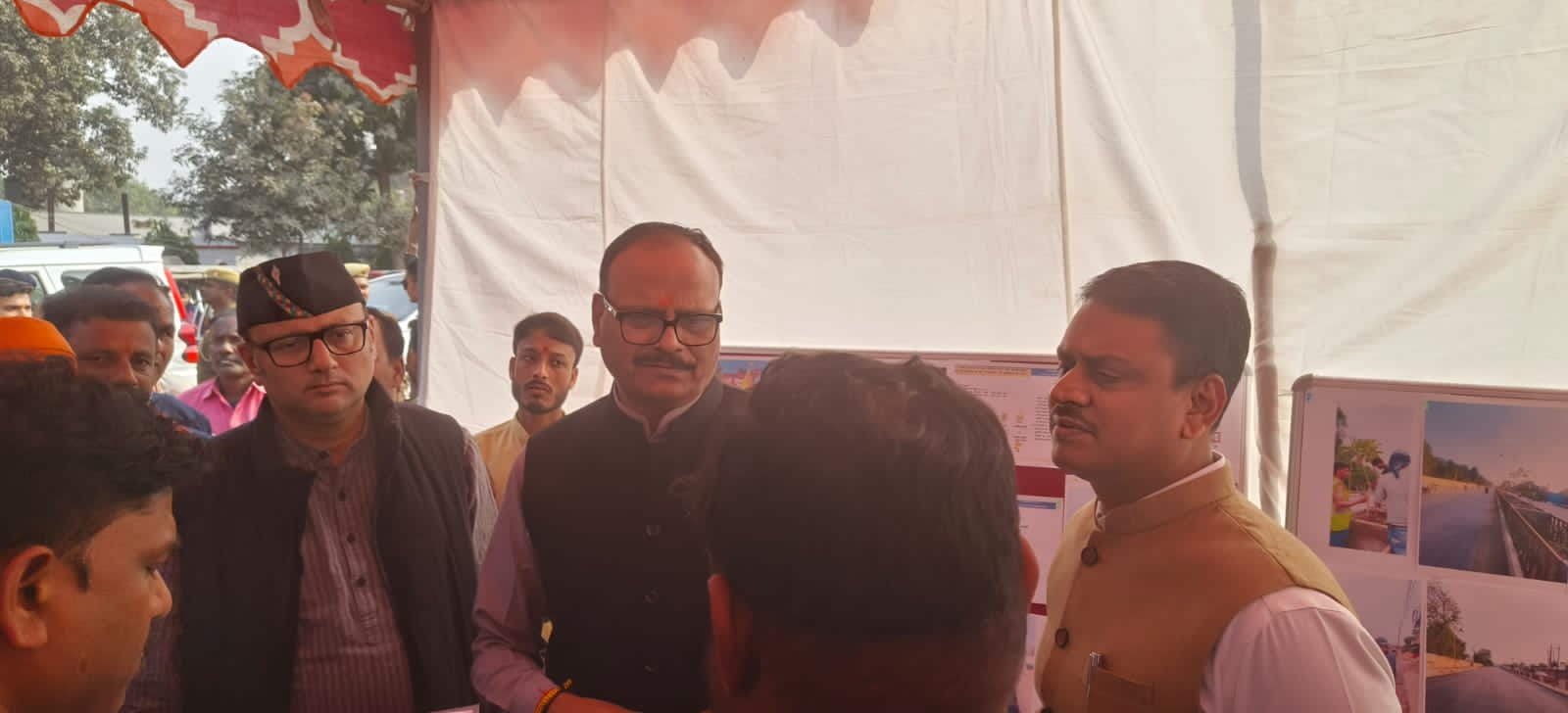 उपमुख्यमंत्री कज्जाकपुरा फ्लाईओवर की जानकारी लेते हुए उपमुख्यमंत्री कज्जाकपुरा फ्लाईओवर की जानकारी लेते हुए