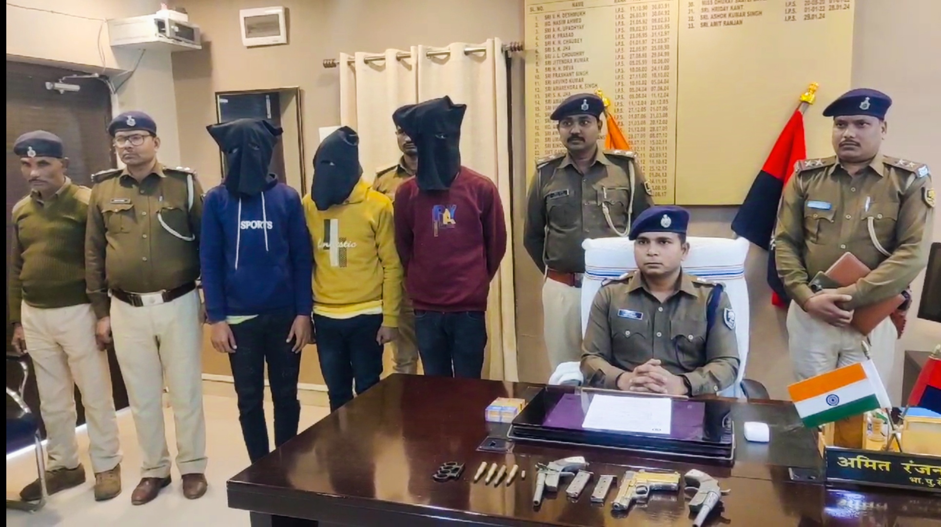 अररिया फोटो:एसपी अमित रंजन प्रेस कांफ्रेंस कर जानकारी देते अररिया फोटो:एसपी अमित रंजन प्रेस कांफ्रेंस कर जानकारी देते