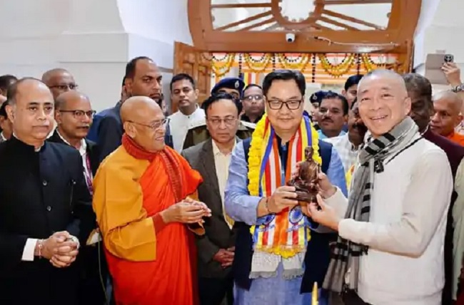 महाबोधी महोत्सव में केंद्रीय मंत्री रिजिजू महाबोधी महोत्सव में केंद्रीय मंत्री रिजिजू