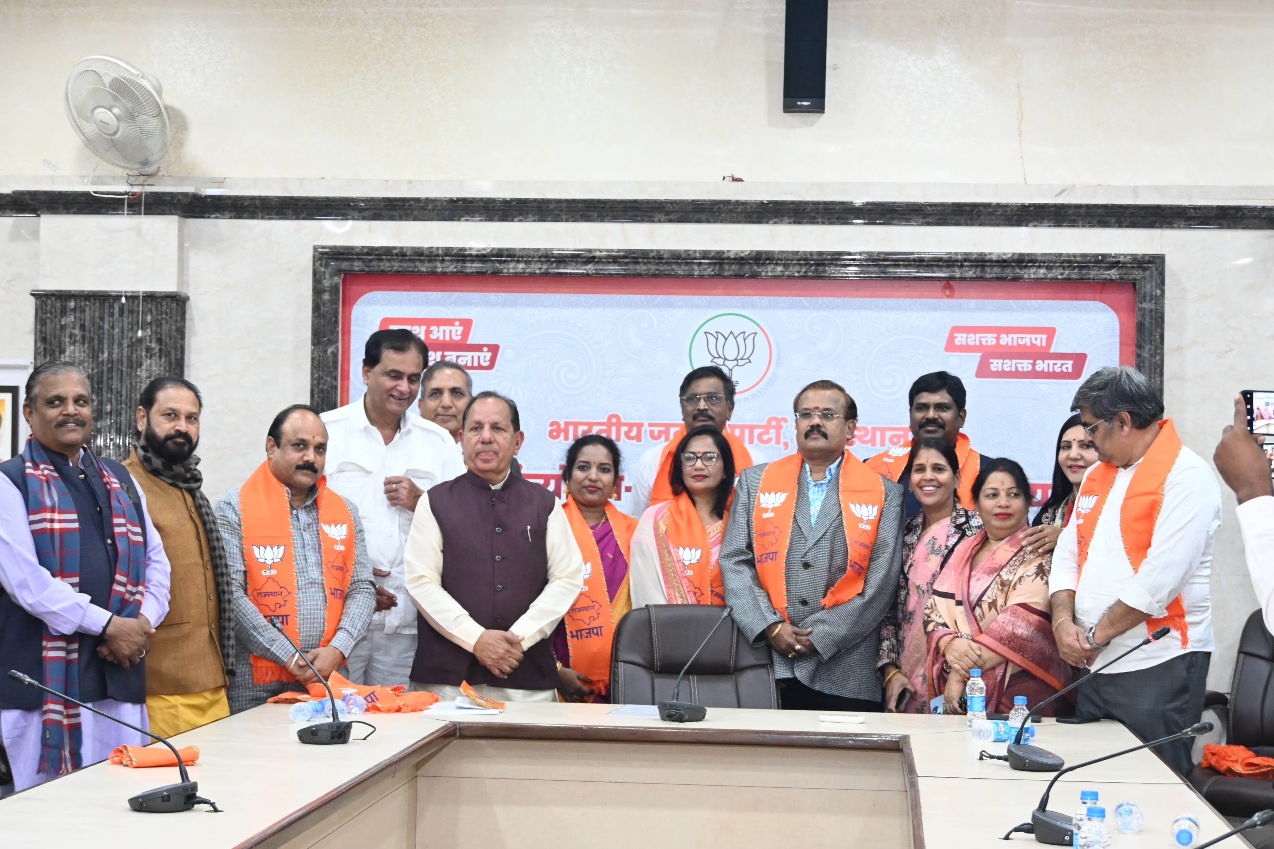 दक्षिण भारत के भाजपा थिंकर सेल के डेलीगेशन ने भाजपा पदाधिकारियों से की मुलाकात दक्षिण भारत के भाजपा थिंकर सेल के डेलीगेशन ने भाजपा पदाधिकारियों से की मुलाकात