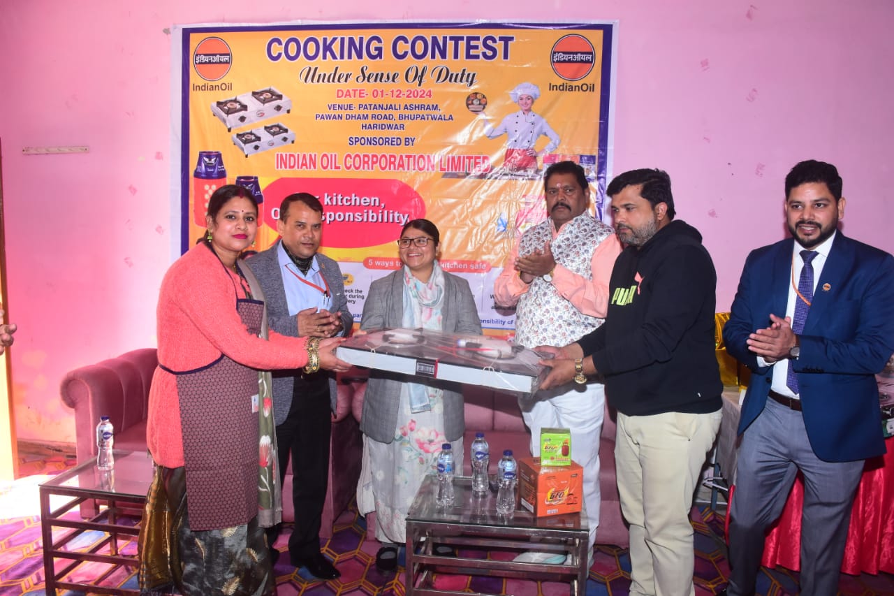 पाककला प्रतियोगिता विजेताओं को पुरस्कार पाककला प्रतियोगिता विजेताओं को पुरस्कार