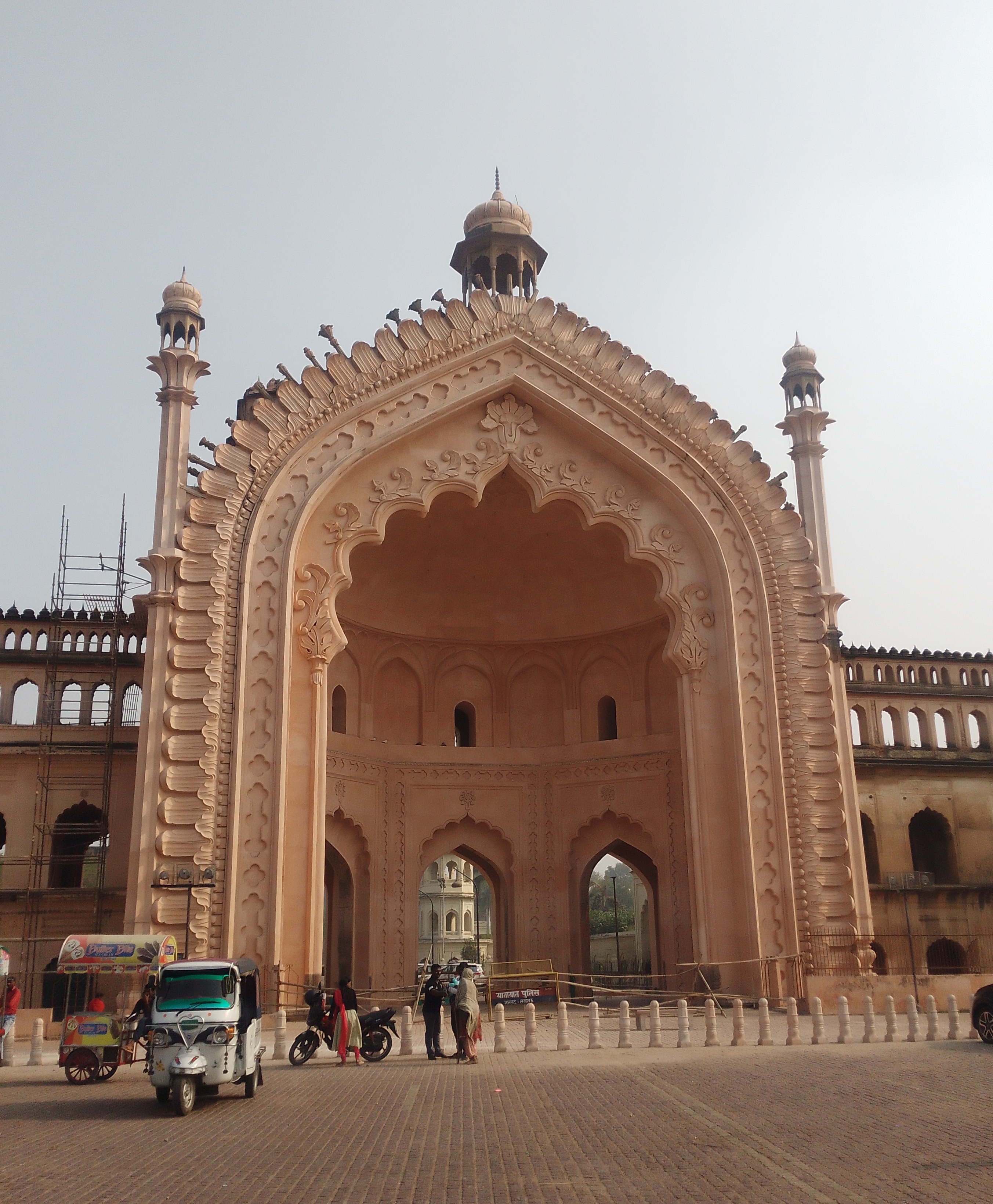 रूमी दरवाजा का बढ़ाया गया आकर्षण (फोटो) रूमी दरवाजा का बढ़ाया गया आकर्षण (फोटो)