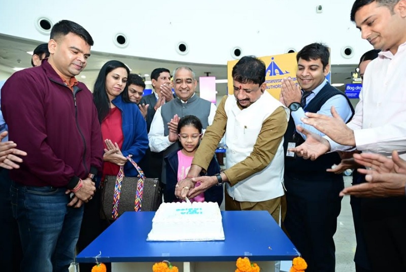 सांसद आलोक शर्मा ने भोपाल से गोवा के लिए सीधी फ्लाइट का किया शुभारंभ सांसद आलोक शर्मा ने भोपाल से गोवा के लिए सीधी फ्लाइट का किया शुभारंभ