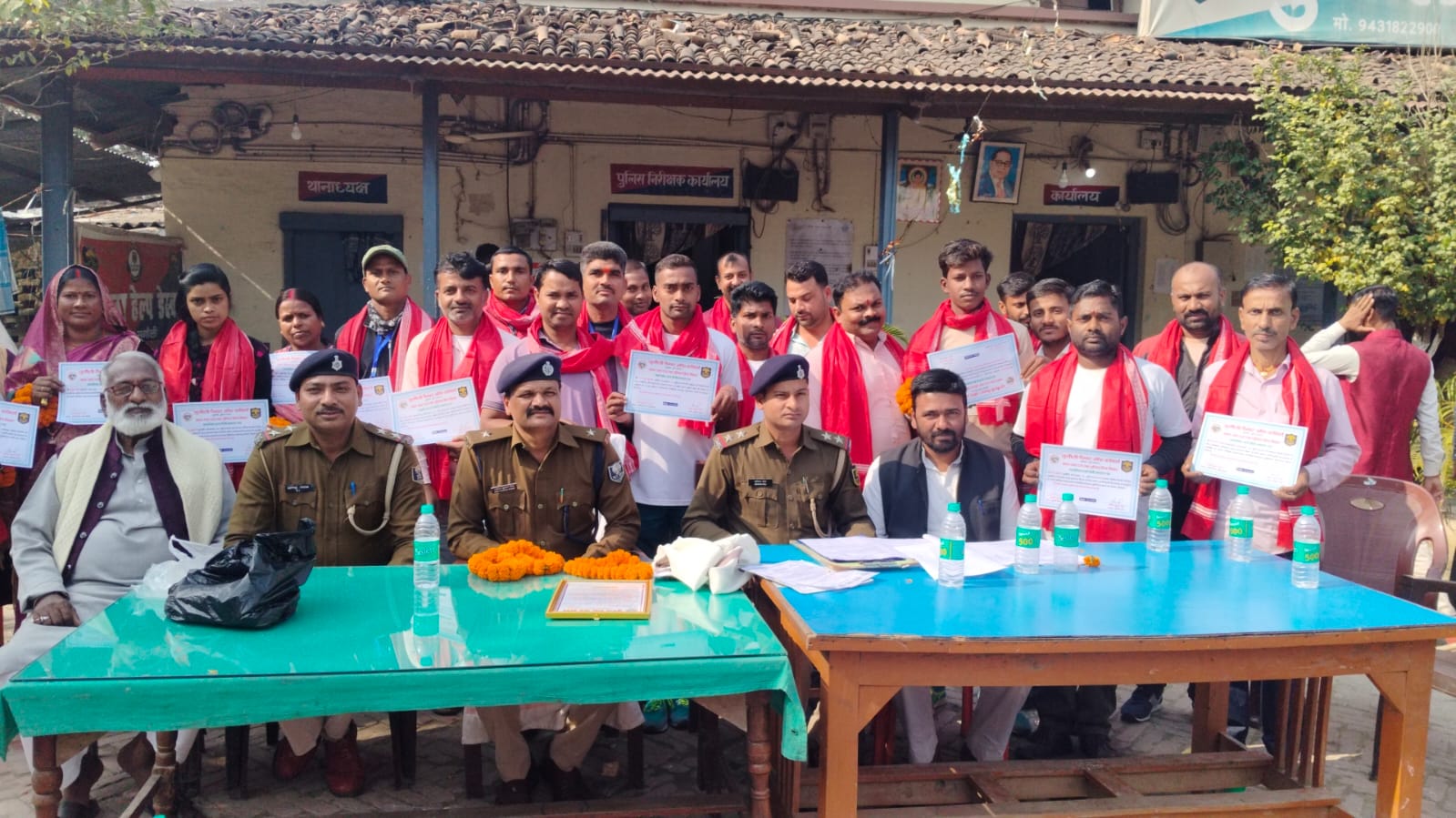सम्मानित होने वाले पुलिस मित्र सम्मानित होने वाले पुलिस मित्र