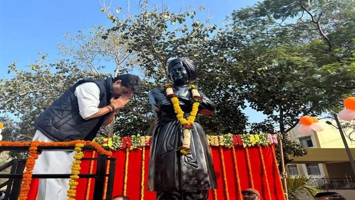 सिंधिया ने किया स्वामी विवेकानंद की प्रतिमा का अनावरण सिंधिया ने किया स्वामी विवेकानंद की प्रतिमा का अनावरण