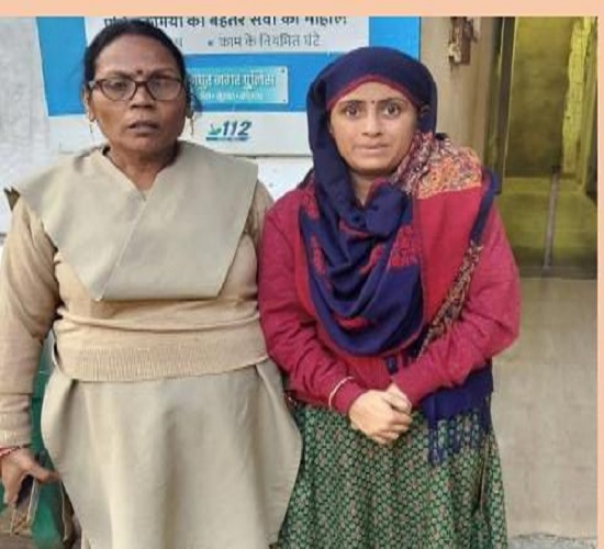 कानपुर: धोखाधड़ी के आरोप में गिरफ्तार महिला का छाया चित्र कानपुर: धोखाधड़ी के आरोप में गिरफ्तार महिला का छाया चित्र