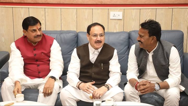 केन्द्रीय मंत्री नड्डा से मंत्री सिलावट ने की एमवाय अस्पताल को आदर्श बनाने की मांग केन्द्रीय मंत्री नड्डा से मंत्री सिलावट ने की एमवाय अस्पताल को आदर्श बनाने की मांग