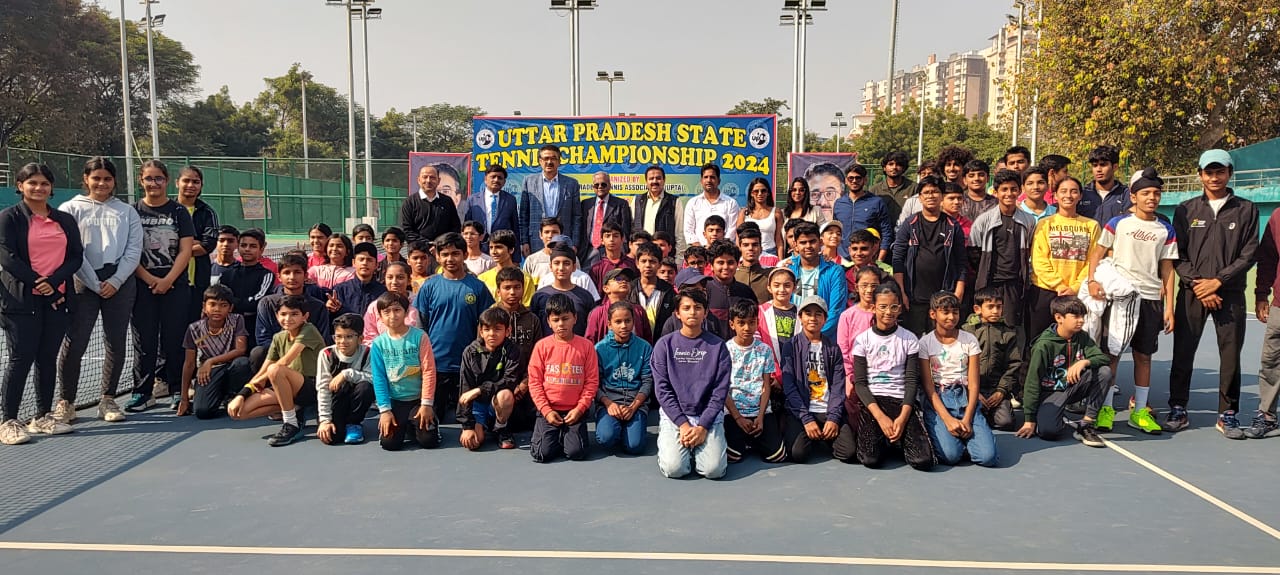 टेनिस का उद्घाटन अवसर पर खिलाड़ी टेनिस का उद्घाटन अवसर पर खिलाड़ी