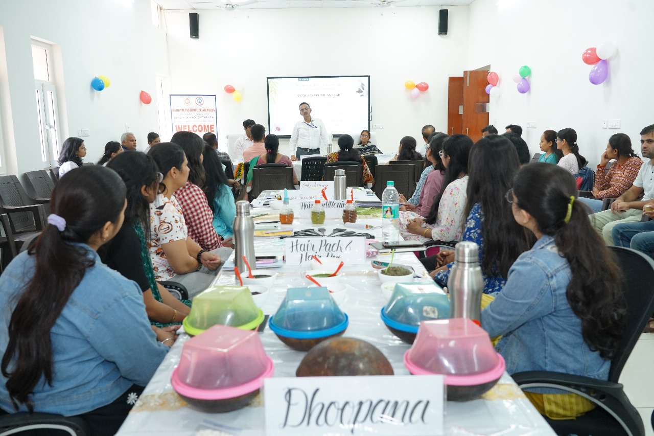 भारत सहित पूरे विश्व में ब्यूटी प्रोडक्ट्स में प्राकृतिक ओर रासायनिक मुक्त विकल्पों की मांग बढ़ रही है : कुलपति प्रोफेसर संजीव शर्मा भारत सहित पूरे विश्व में ब्यूटी प्रोडक्ट्स में प्राकृतिक ओर रासायनिक मुक्त विकल्पों की मांग बढ़ रही है : कुलपति प्रोफेसर संजीव शर्मा