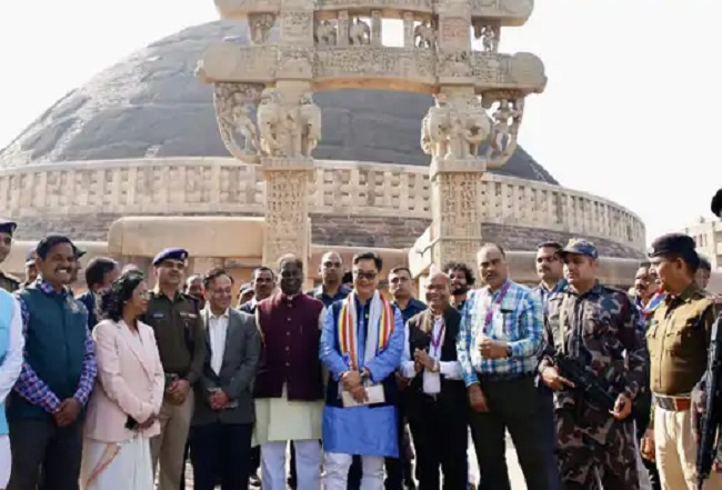 महाबोधी महोत्सव संपन्न, केंद्रीय मंत्री रिजिजू हुए शामिल महाबोधी महोत्सव संपन्न, केंद्रीय मंत्री रिजिजू हुए शामिल
