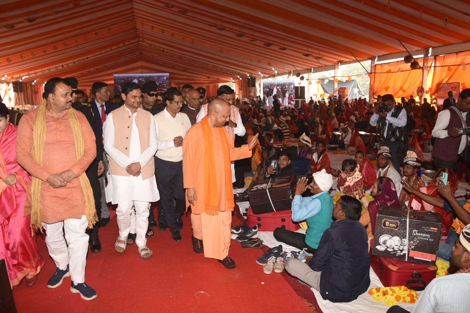 *सामूहिक विवाह समारोह में सम्मिलित हुए मुख्यमंत्री, नव दम्पतियों को दिया आशीर्वाद*