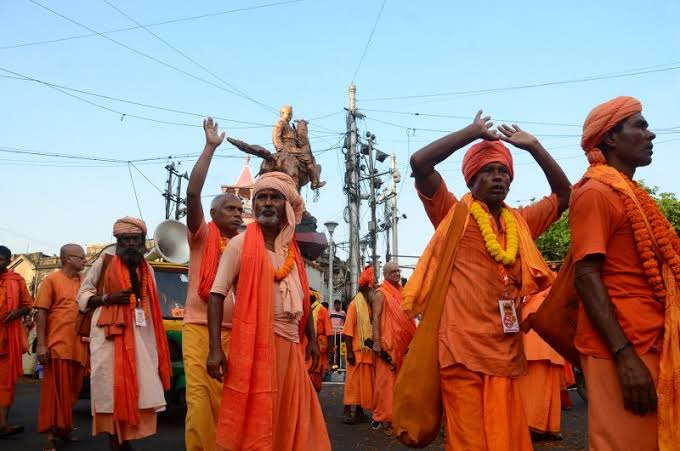 साधु संतों का प्रदर्शन साधु संतों का प्रदर्शन