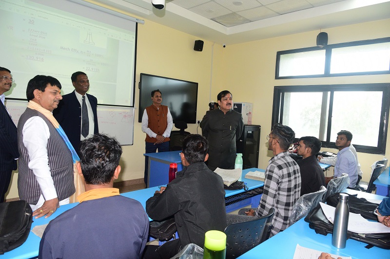 यूपी के उद्यमिता विकास मंत्री अग्रवाल ने भोपाल में एशिया के एकमात्र ग्लोबल स्किल पार्क का भ्रमण यूपी के उद्यमिता विकास मंत्री अग्रवाल ने भोपाल में एशिया के एकमात्र ग्लोबल स्किल पार्क का भ्रमण