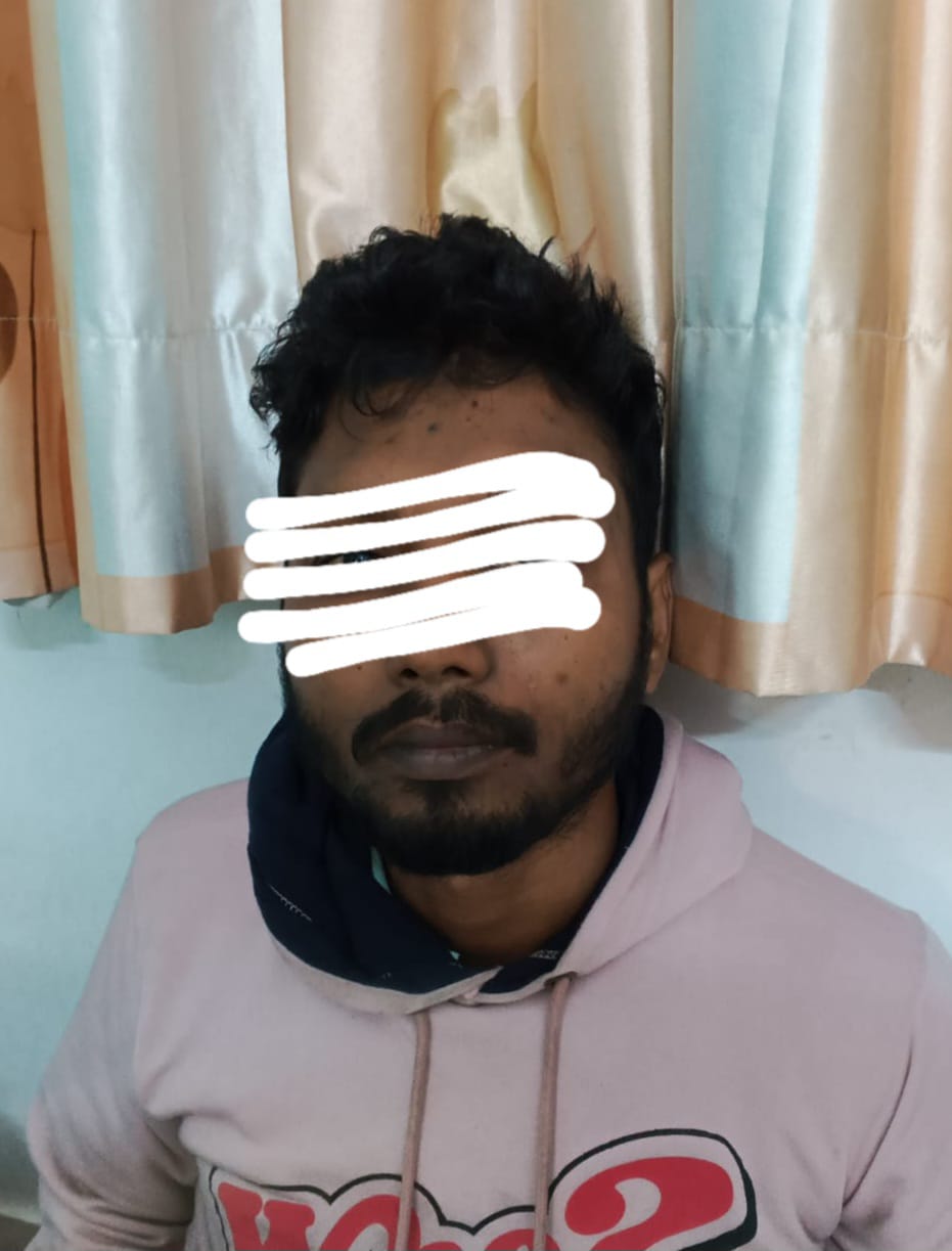 एसटीएफ के हाथों गिरफ्तार शख्स 2 एसटीएफ के हाथों गिरफ्तार शख्स 2