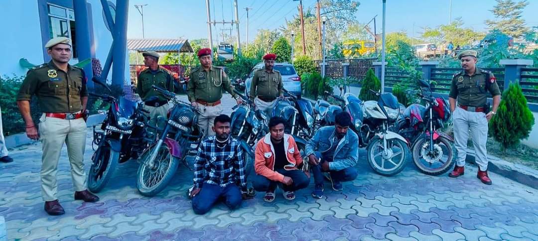 चोरी की सात बाइक समेत दो गिरफ्तार चोरी की सात बाइक समेत दो गिरफ्तार