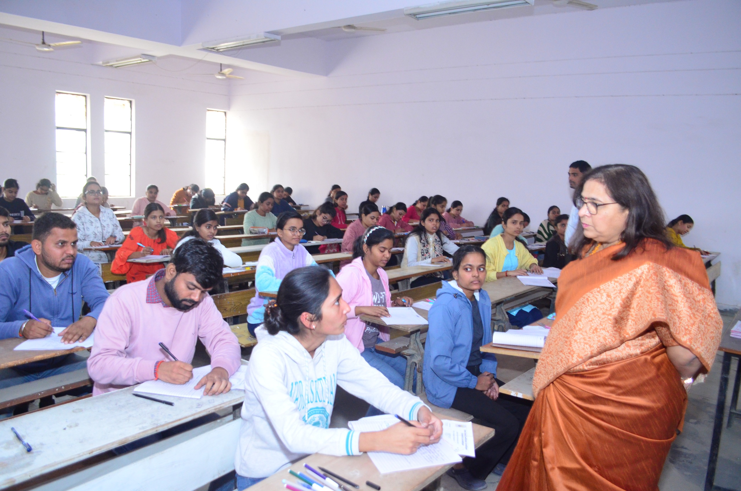 दीनदयाल उपाध्याय गोरखपुर विश्वविद्यालय में विषम सेमेस्टर परीक्षाएं शांतिपूर्ण संपन्न* दीनदयाल उपाध्याय गोरखपुर विश्वविद्यालय में विषम सेमेस्टर परीक्षाएं शांतिपूर्ण संपन्न*