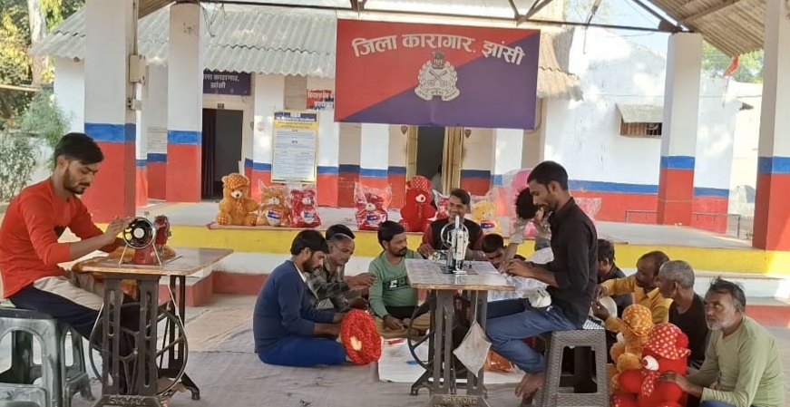 जेल में कैदी सॉफ्ट टॉयज जेल में कैदी सॉफ्ट टॉयज