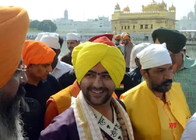 गोल्डन टेम्पल में पंडित धीरेन्द्र शास्त्री गोल्डन टेम्पल में पंडित धीरेन्द्र शास्त्री