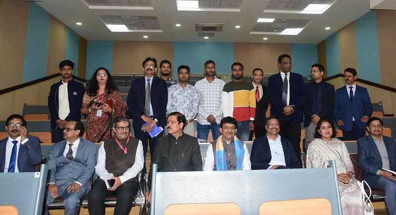 यूपी के उद्यमिता विकास मंत्री अग्रवाल ने भोपाल में एशिया के एकमात्र ग्लोबल स्किल पार्क का भ्रमण यूपी के उद्यमिता विकास मंत्री अग्रवाल ने भोपाल में एशिया के एकमात्र ग्लोबल स्किल पार्क का भ्रमण