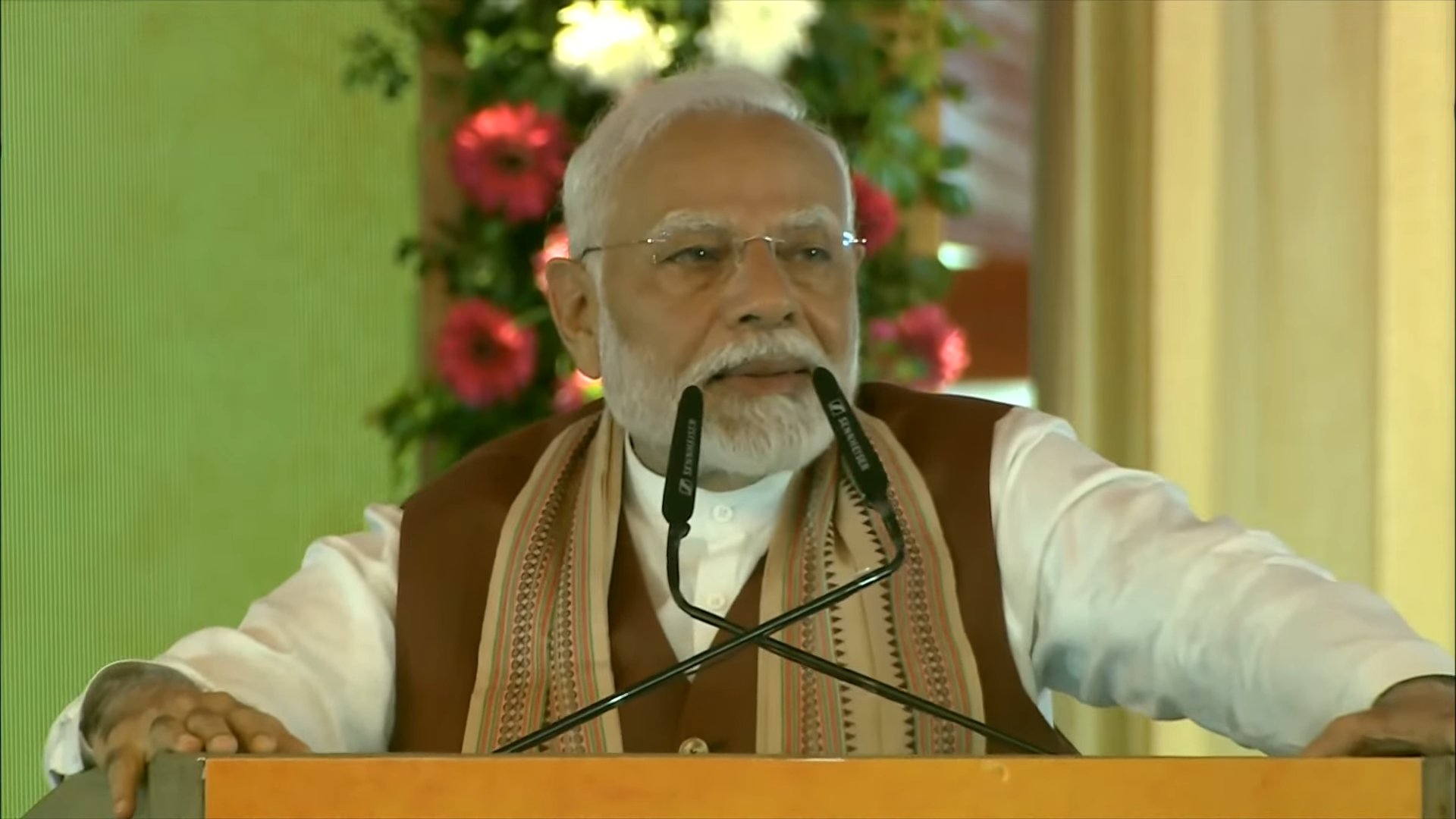 प्रधानमंत्री नरेन्द्र मोदी शुक्रवार को भुवनेश्वर में भाजपा कार्यकर्ताओं को संबोधित करते हुए प्रधानमंत्री नरेन्द्र मोदी शुक्रवार को भुवनेश्वर में भाजपा कार्यकर्ताओं को संबोधित करते हुए