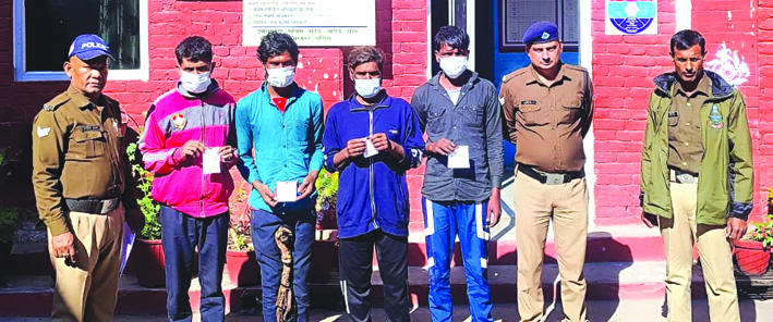 पुलिस गिरफ्त में आरांेपित पुलिस गिरफ्त में आरांेपित