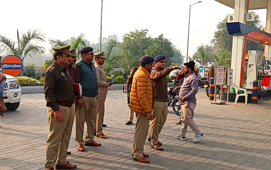 मीरजापुर : पेट्रोल पंप पर डकैती, पुलिस जांच में जुटी मीरजापुर : पेट्रोल पंप पर डकैती, पुलिस जांच में जुटी