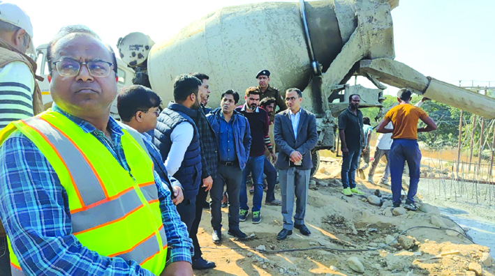 निरीक्षण करते सचिव निरीक्षण करते सचिव