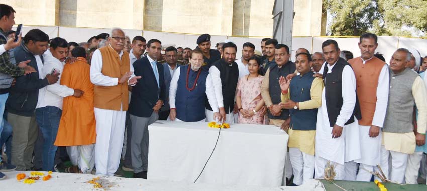 2 Snp- सोनीपत: हरियाणा के सहकारिता मंत्री डॉ. अरविंद शर्मा ने चौधरी देवीलाल सहकारी चीनी मिल, आहुलाना (गोहाना) के पिराई सत्र 2024-25 का शुभारंभ करते हुए। 2 Snp- सोनीपत: हरियाणा के सहकारिता मंत्री डॉ. अरविंद शर्मा ने चौधरी देवीलाल सहकारी चीनी मिल, आहुलाना (गोहाना) के पिराई सत्र 2024-25 का शुभारंभ करते हुए।