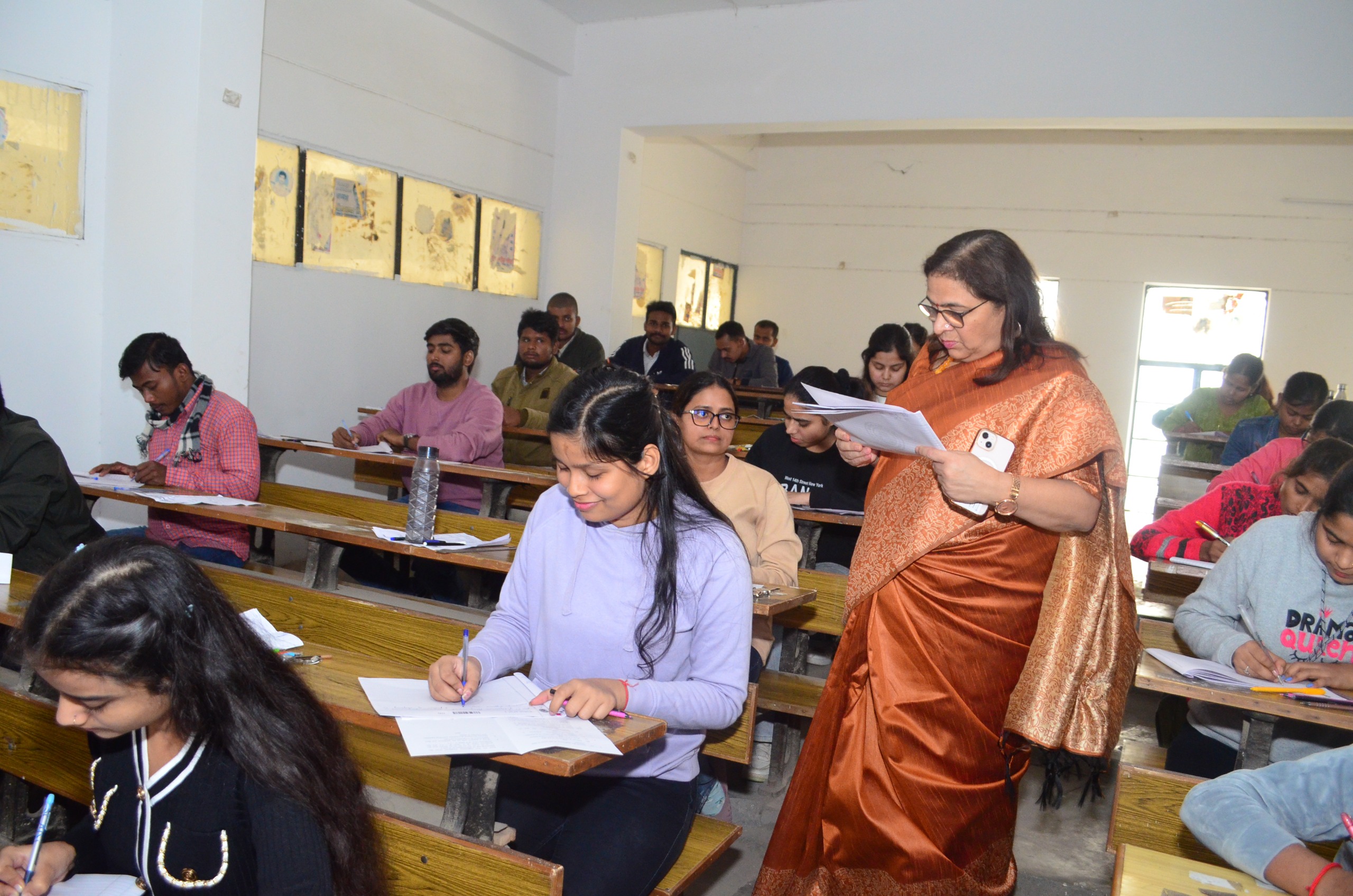 दीनदयाल उपाध्याय गोरखपुर विश्वविद्यालय में विषम सेमेस्टर परीक्षाएं शांतिपूर्ण संपन्न* दीनदयाल उपाध्याय गोरखपुर विश्वविद्यालय में विषम सेमेस्टर परीक्षाएं शांतिपूर्ण संपन्न*