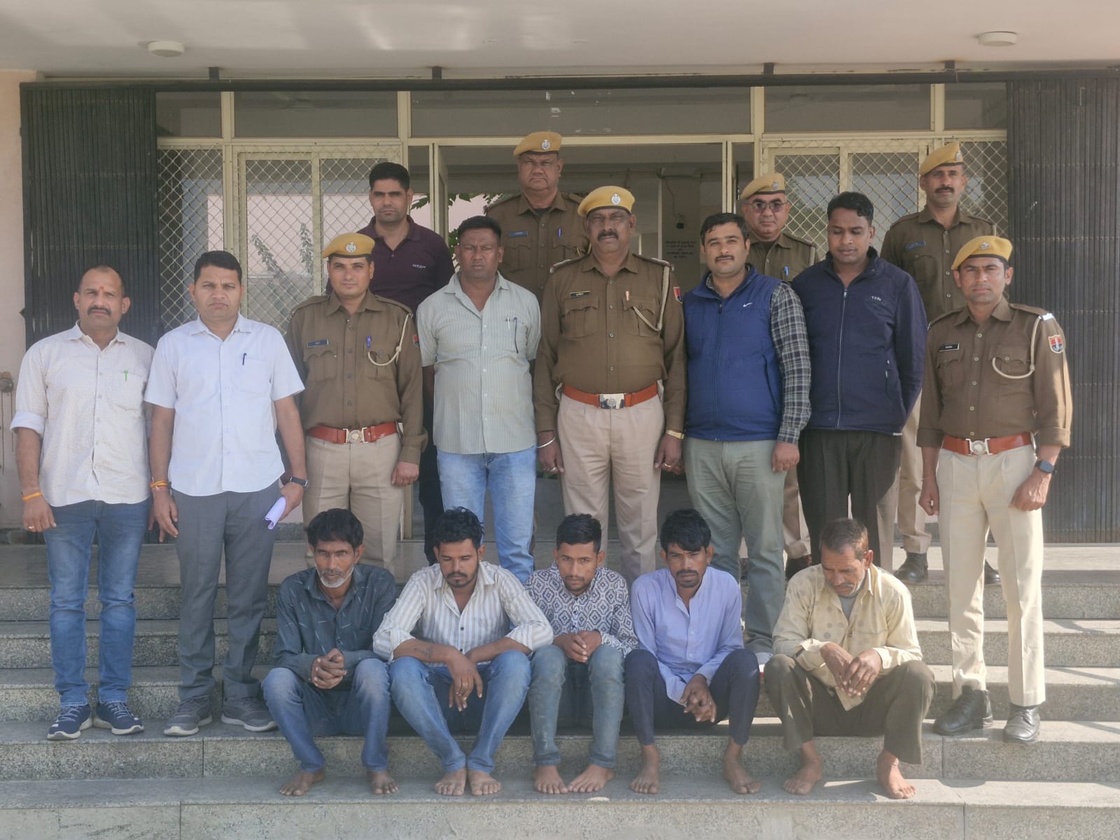 चित्तौड़गढ़ जिले की भूपालसागर थाना पुलिस ने चोरी के मामले में गिरफ्तार किए आरोपित। चित्तौड़गढ़ जिले की भूपालसागर थाना पुलिस ने चोरी के मामले में गिरफ्तार किए आरोपित।