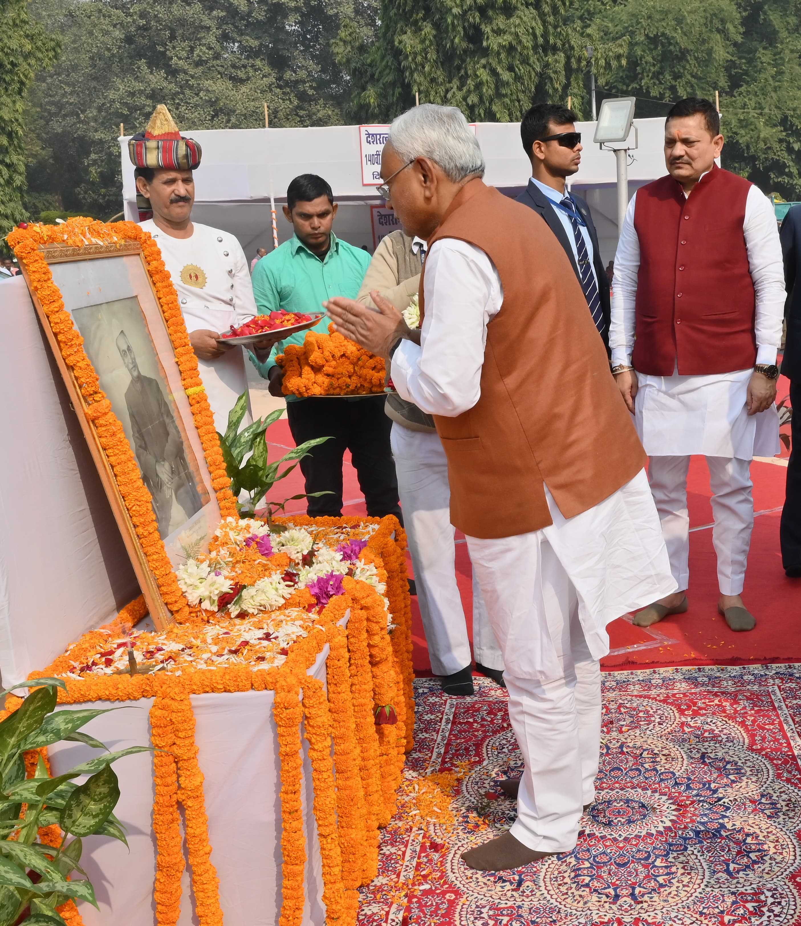 राजेन्द्र प्रसाद की जयंती पर मुख्यमंत्री उन्हें नमन करते राजेन्द्र प्रसाद की जयंती पर मुख्यमंत्री उन्हें नमन करते