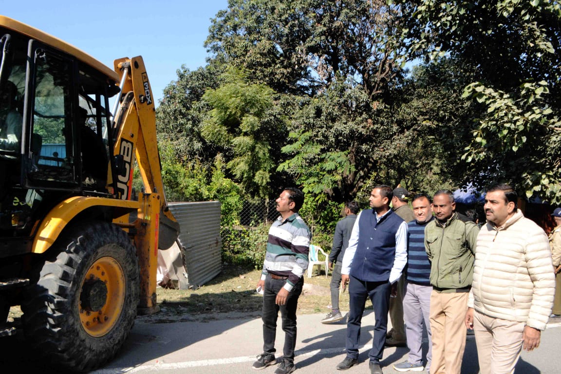 बैरागी कैंप से हटाया गया अतिक्रमण बैरागी कैंप से हटाया गया अतिक्रमण