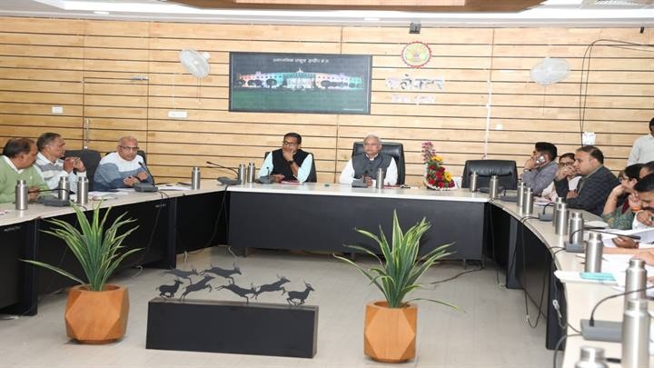 राजस्व महा अभियान की प्रगति की समीक्षा राजस्व महा अभियान की प्रगति की समीक्षा