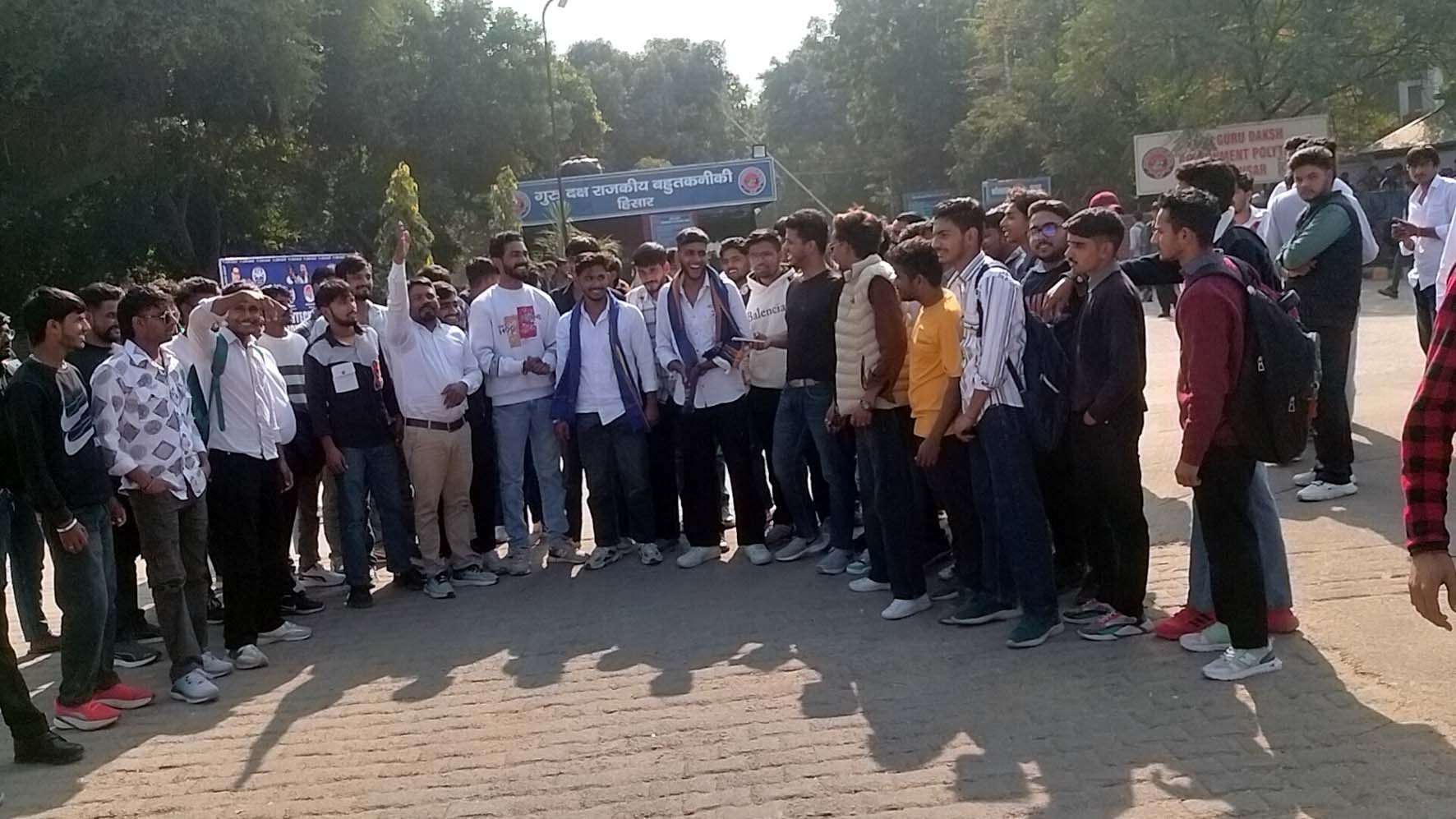 पॉलिटेक्निक कॉलेज पदाधिकारी व अन्य। पॉलिटेक्निक कॉलेज पदाधिकारी व अन्य।