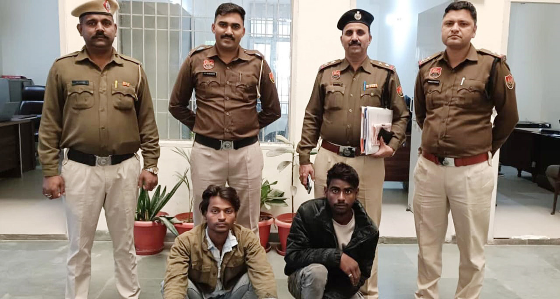 फोटो नंबर-02: गुरुग्राम पुलिस द्वारा काबू किए गए अंतरराज्यीय चोरी गिरोह के बदमाश। फोटो नंबर-02: गुरुग्राम पुलिस द्वारा काबू किए गए अंतरराज्यीय चोरी गिरोह के बदमाश।
