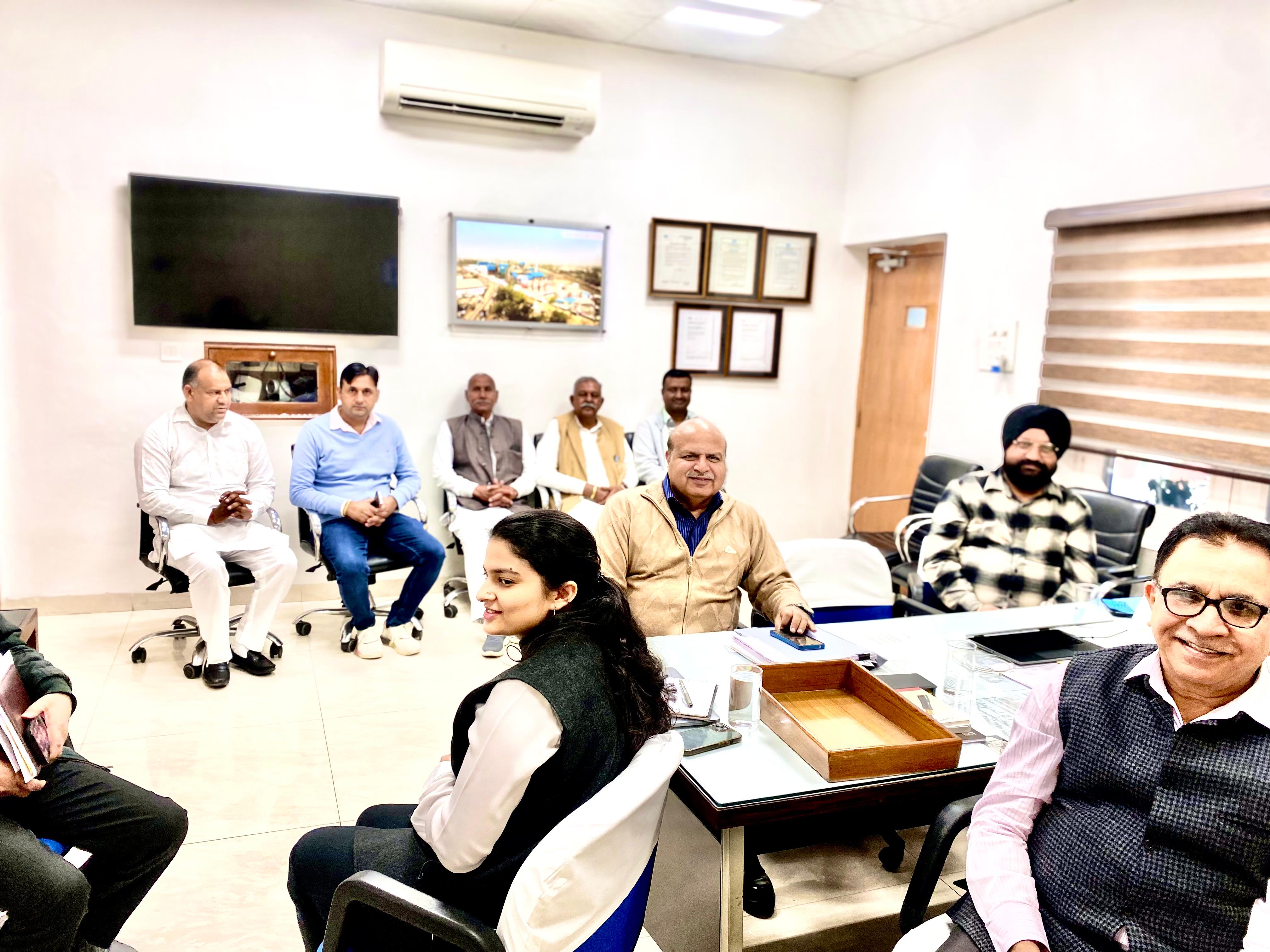 बैठक करते भाकियू के सदस्य बैठक करते भाकियू के सदस्य
