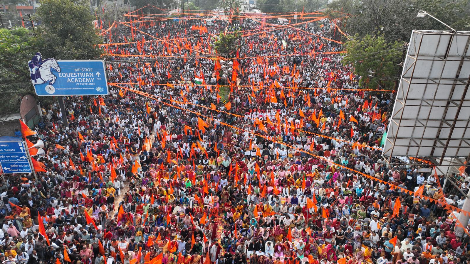 बांगलादेश में हिंदुओं पर हो रहे अत्याचार और कट्टरपंथियों के खिलाफ हिंदू समाज ने किया विराट प्रदर्शन2 बांगलादेश में हिंदुओं पर हो रहे अत्याचार और कट्टरपंथियों के खिलाफ हिंदू समाज ने किया विराट प्रदर्शन2