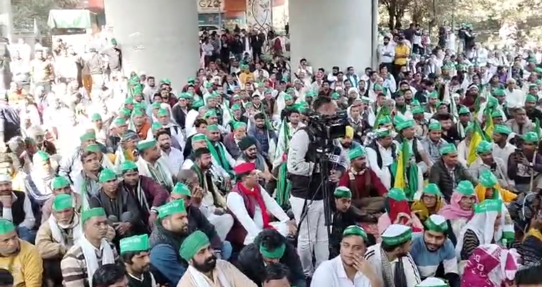 पंचायत करते किसान पंचायत करते किसान