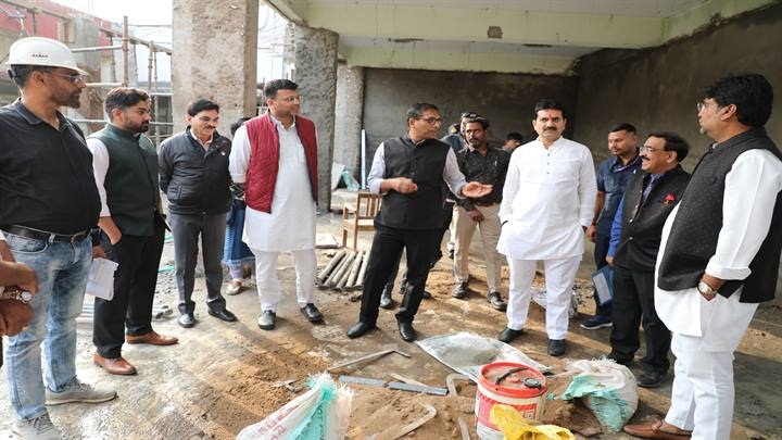 जीर्णोंद्धार कार्य का जायजा जीर्णोंद्धार कार्य का जायजा