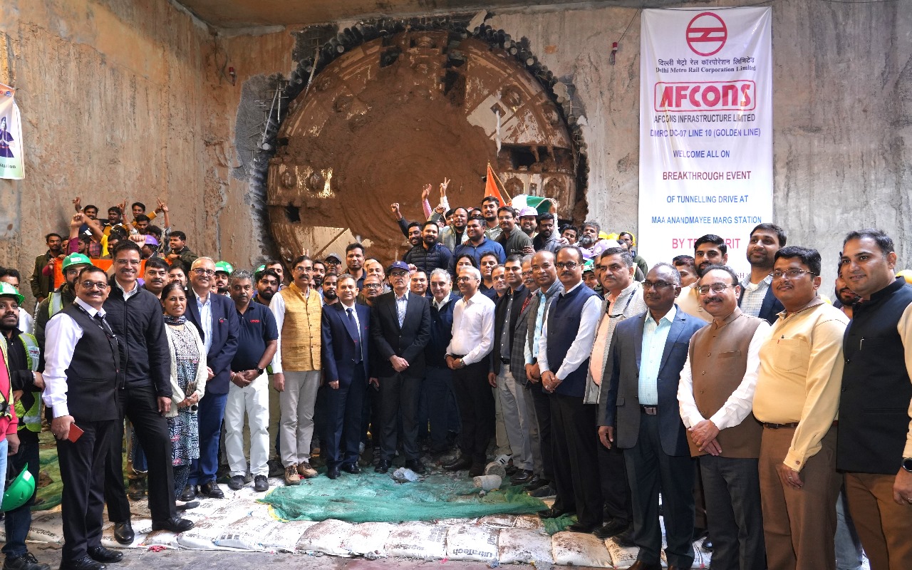 दिल्ली मेट्रो की गोल्डन लाइन पर सबसे लंबी सुरंग बनकर तैयार दिल्ली मेट्रो की गोल्डन लाइन पर सबसे लंबी सुरंग बनकर तैयार