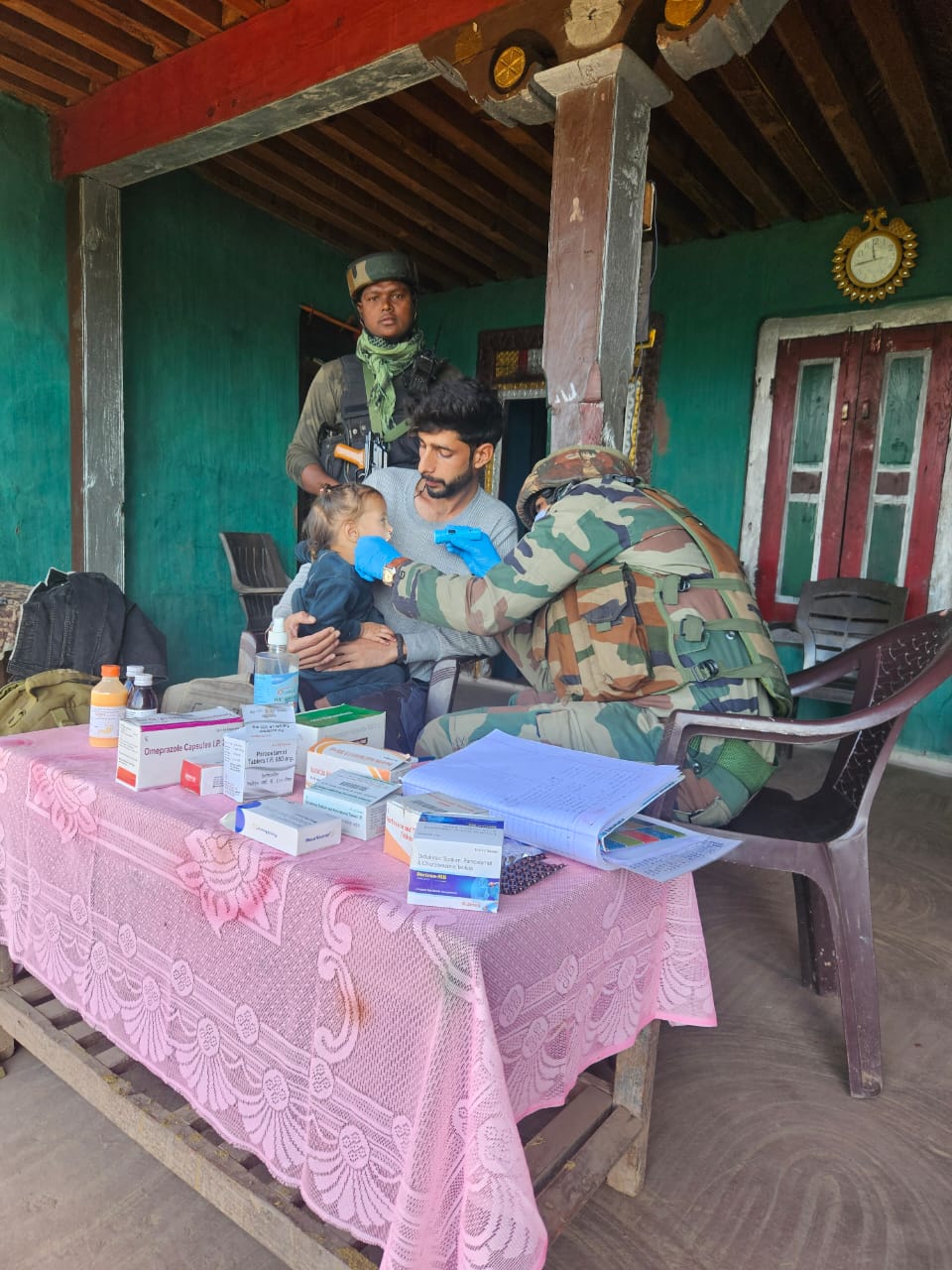 मोबाइल मेडिकल पेट्रोल के माध्यम से सुदूर राजौरी गांव में स्वास्थ्य सेवा पहुंचाई मोबाइल मेडिकल पेट्रोल के माध्यम से सुदूर राजौरी गांव में स्वास्थ्य सेवा पहुंचाई