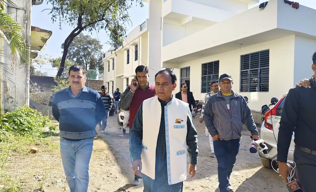 विद्यालयी शिक्षा मंत्री डॉ.धन सिंह रावत बुधवार को स्थानीय जिला शिक्षा एवं प्रशिक्षण संस्थान (डायट) व विद्या समीक्षा केंद्र का औचक निरीक्षण करते। विद्यालयी शिक्षा मंत्री डॉ.धन सिंह रावत बुधवार को स्थानीय जिला शिक्षा एवं प्रशिक्षण संस्थान (डायट) व विद्या समीक्षा केंद्र का औचक निरीक्षण करते।