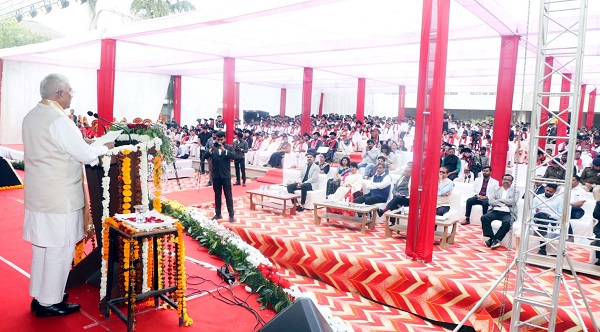 दीक्षांत समारोह को संबोधित करते हुए राज्यपाल मंगुभाई पटेल