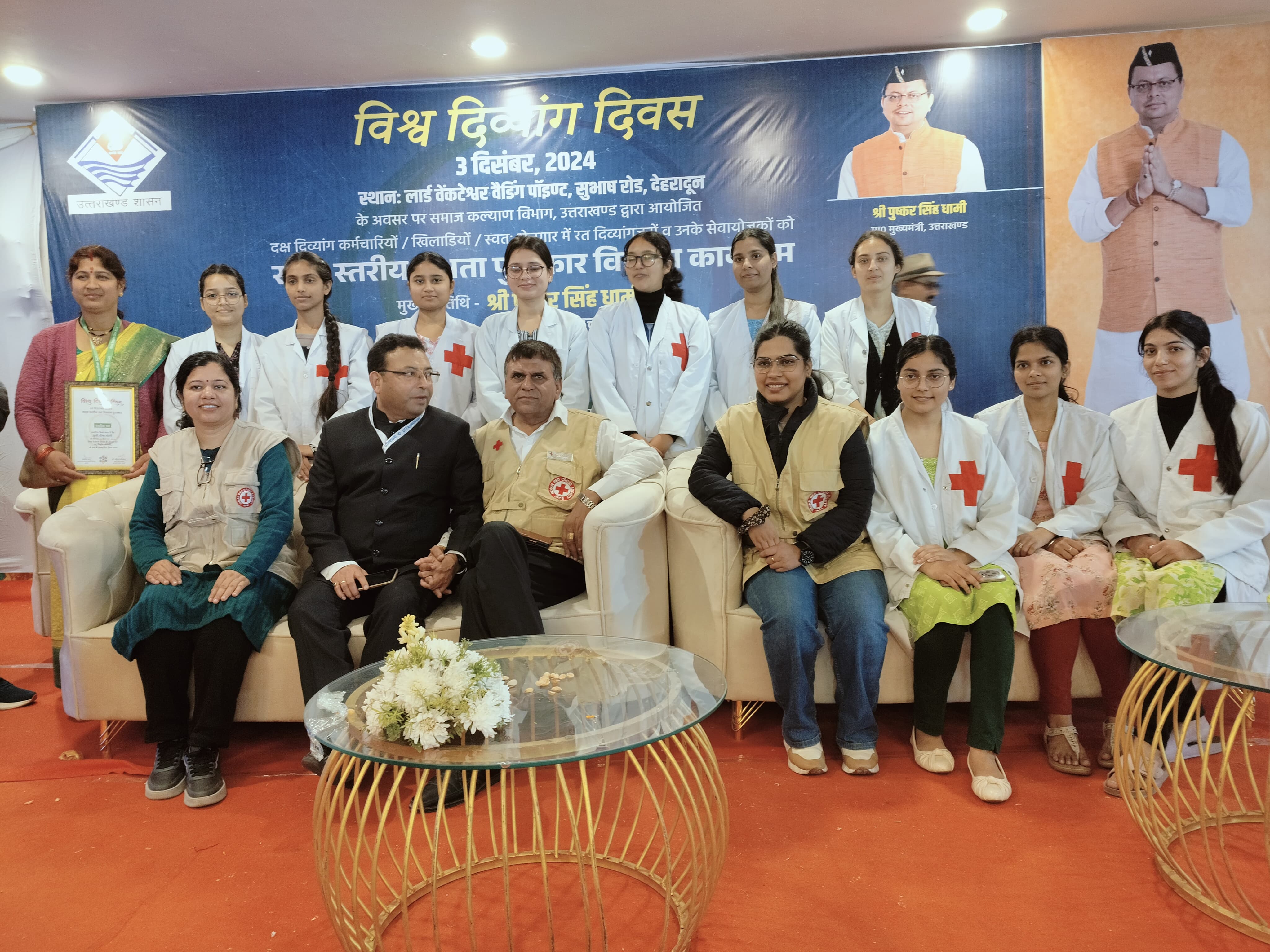 नरेश चौधरी सम्मानित होते हुए नरेश चौधरी सम्मानित होते हुए